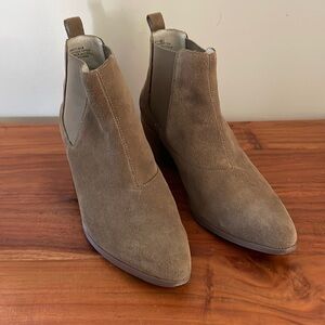 Steve Madden vanity suede chealsea boot sand beige taupe